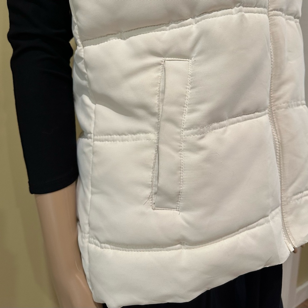 Bench Women's White Puffer Vest - Picture 7 of 10